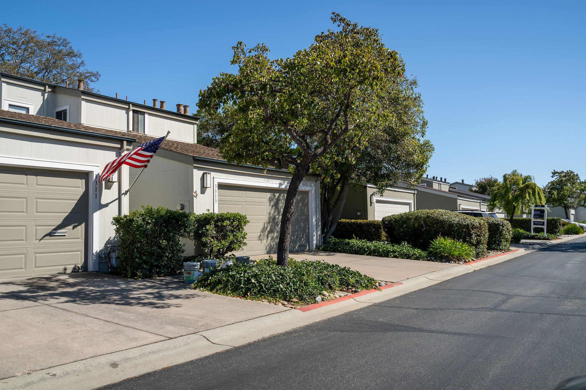 Duplex with american flag n the Los Prados area in San Mateo