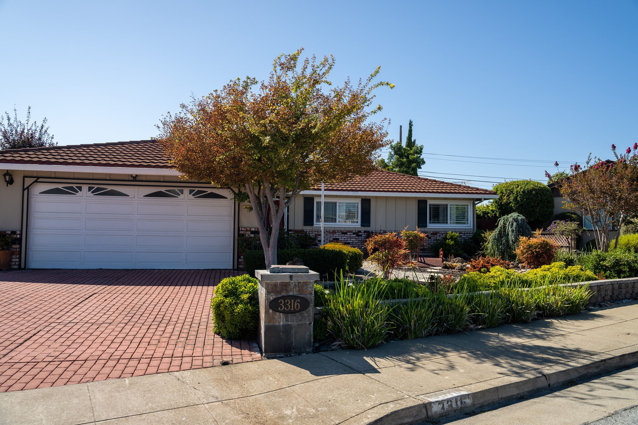 Ranch style home with brick pavers n the Los Prados area in San Mateo