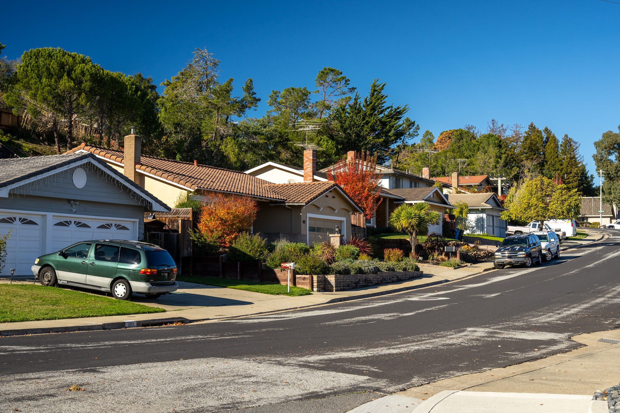 Multiple craftsman homes and street view in the San Mateo Woods/Bayridge area in San Mateo