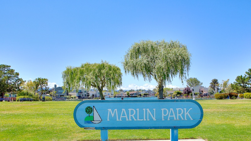 A white boat painted on the Marlin Park signage in Foster City.