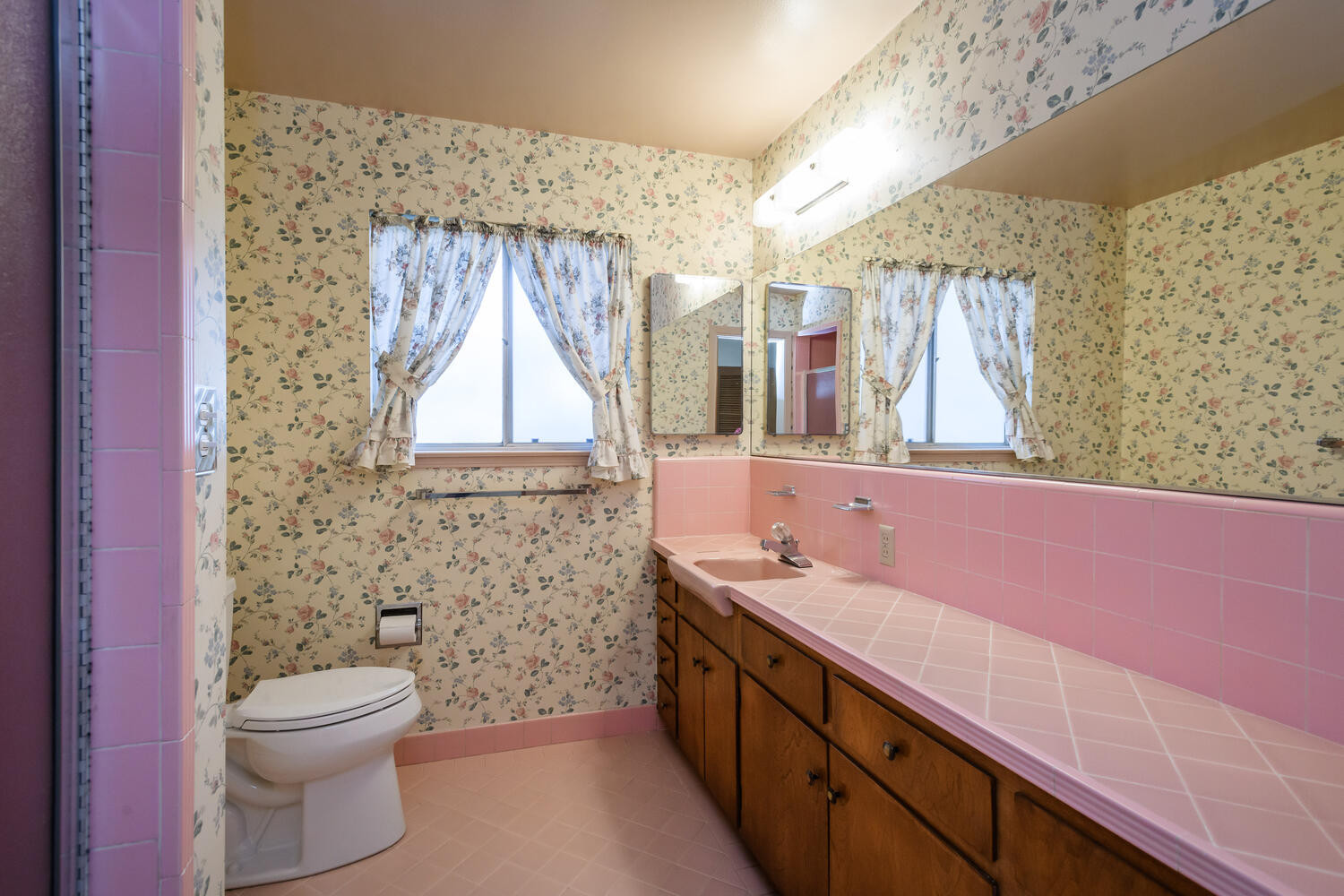 1610 Granada Drive Bathroom in Mills Estates Area in Burlingame.