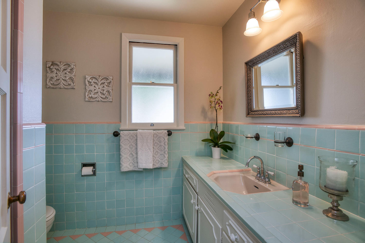 1625 Monte Corvino Way Bathroom Vanity in Ray Park Neighborhood in Burlingame.