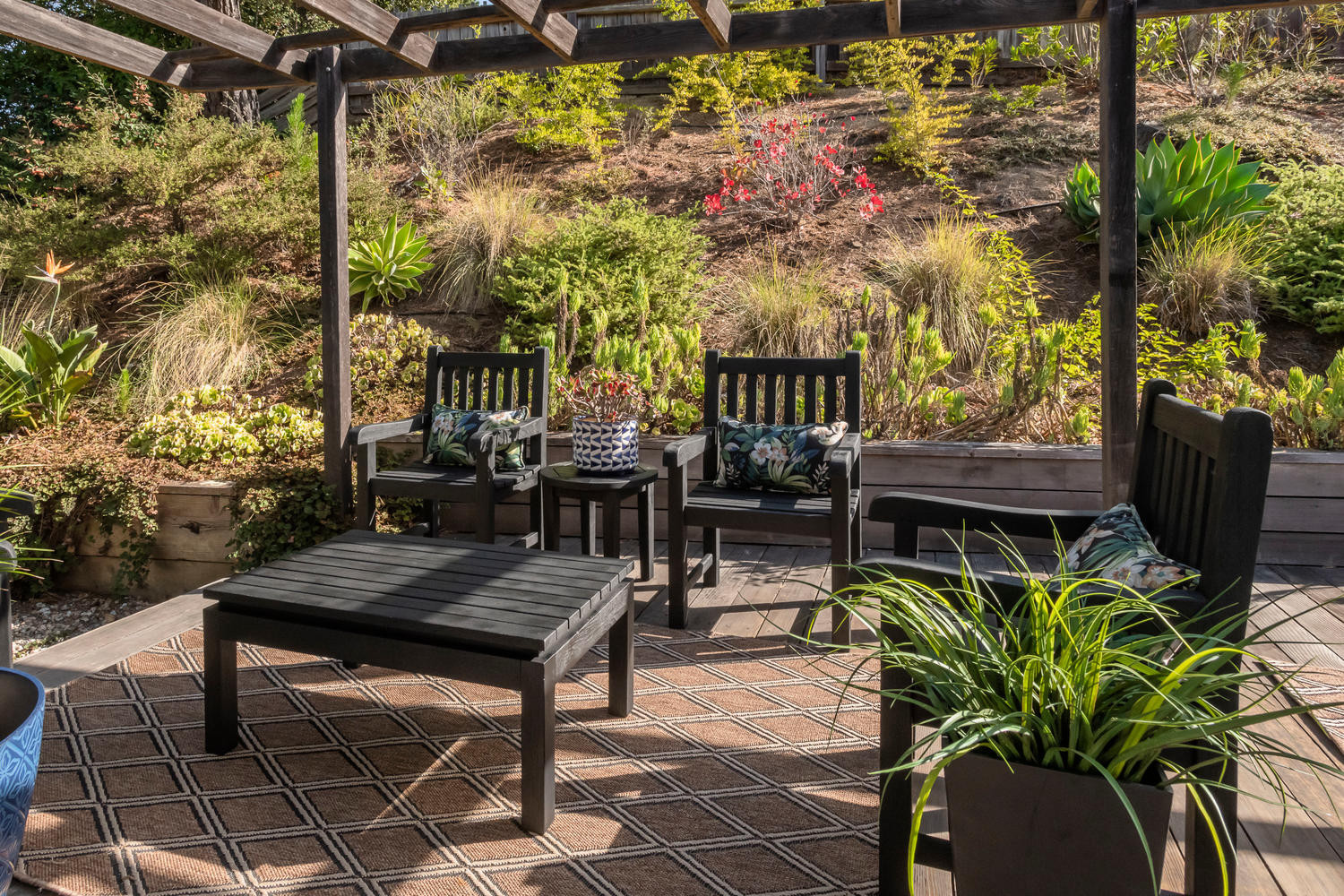 172 Lakeshore Drive Garden Furniture in Baywood Park/Enchanted Hills Neighborhood in San Mateo.
