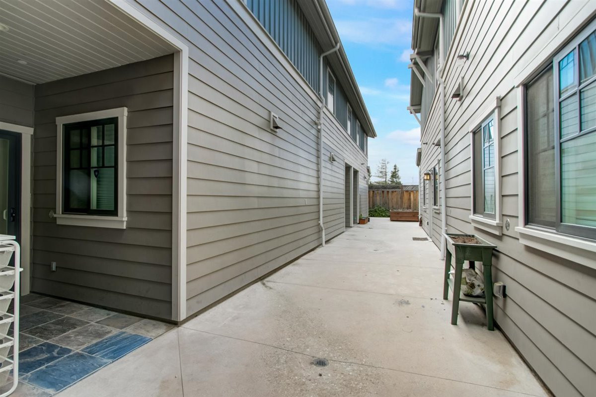 904 Bayswater Avenue, Unit #4 Shared Walkway in Lyon Hoag Area in Burlingame.