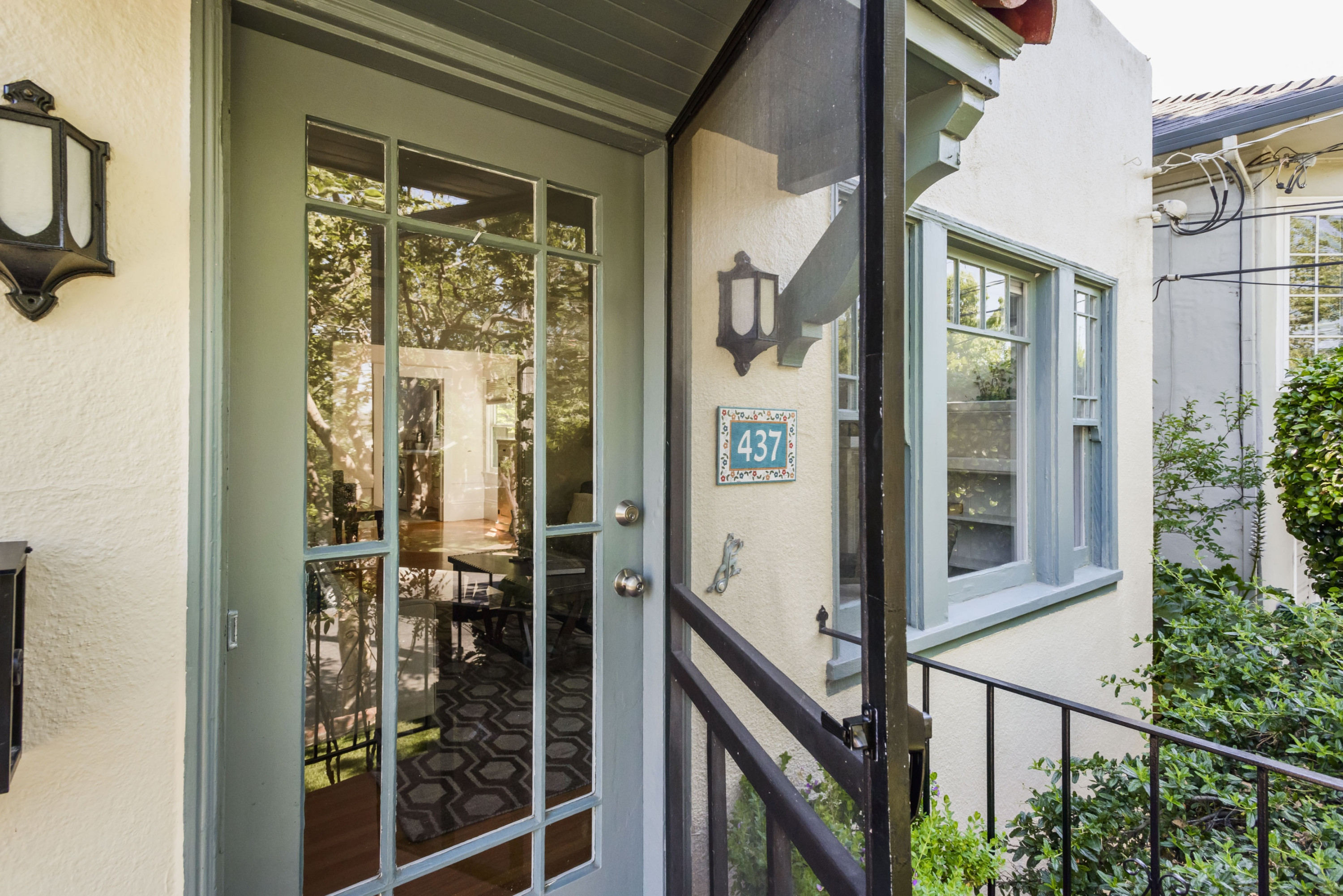 437 Wisnom Avenue Glass Front Door in Eastern Addition Neighborhood in San Mateo.