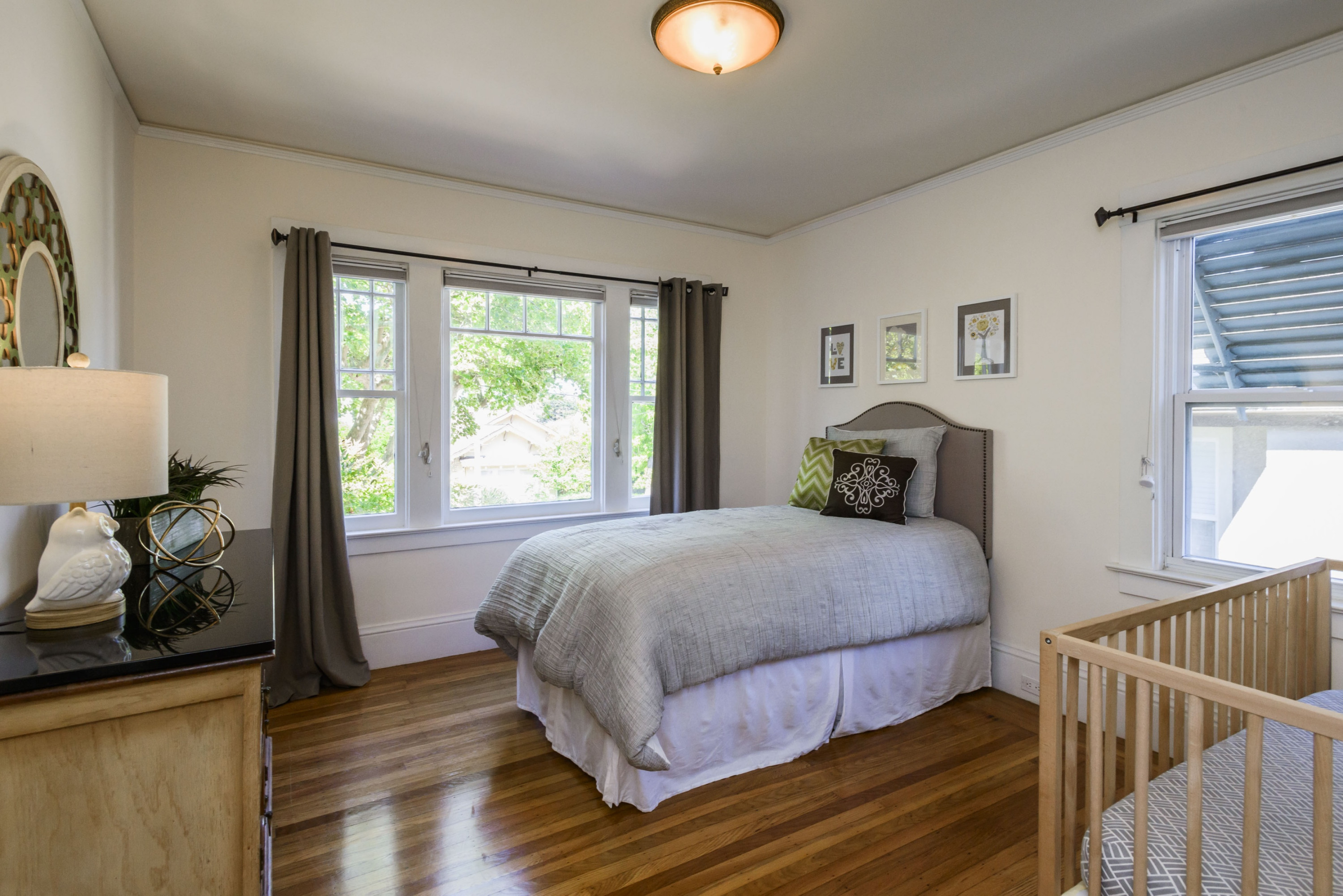 437 Wisnom Avenue Bedroom Crib in Eastern Addition Neighborhood in San Mateo.