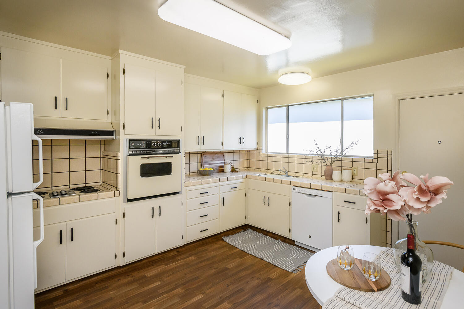 575 Palm Avenue kitchen white cabinetry