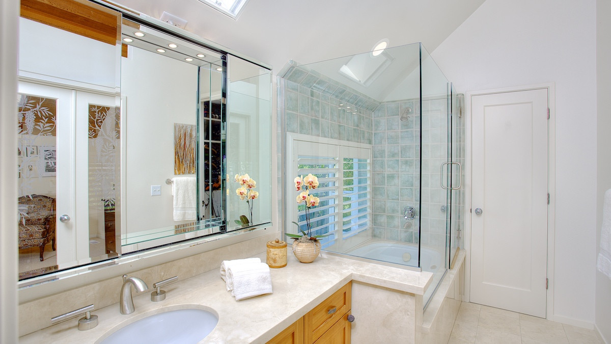 630 Island Place Glass Enclosed Shower Tub in Shorebird Solar / Marina Point Neighborhood in Redwood Shores.