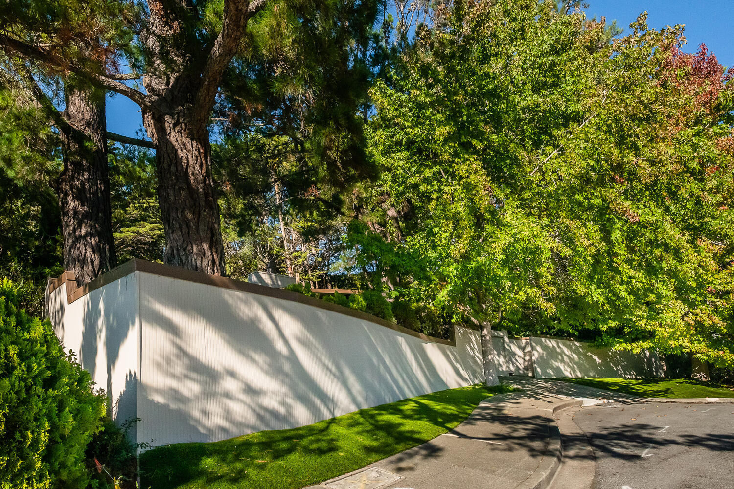 7 Mariposa Ct Wall Privacy fence in the Mills Estate area in Burlingame.