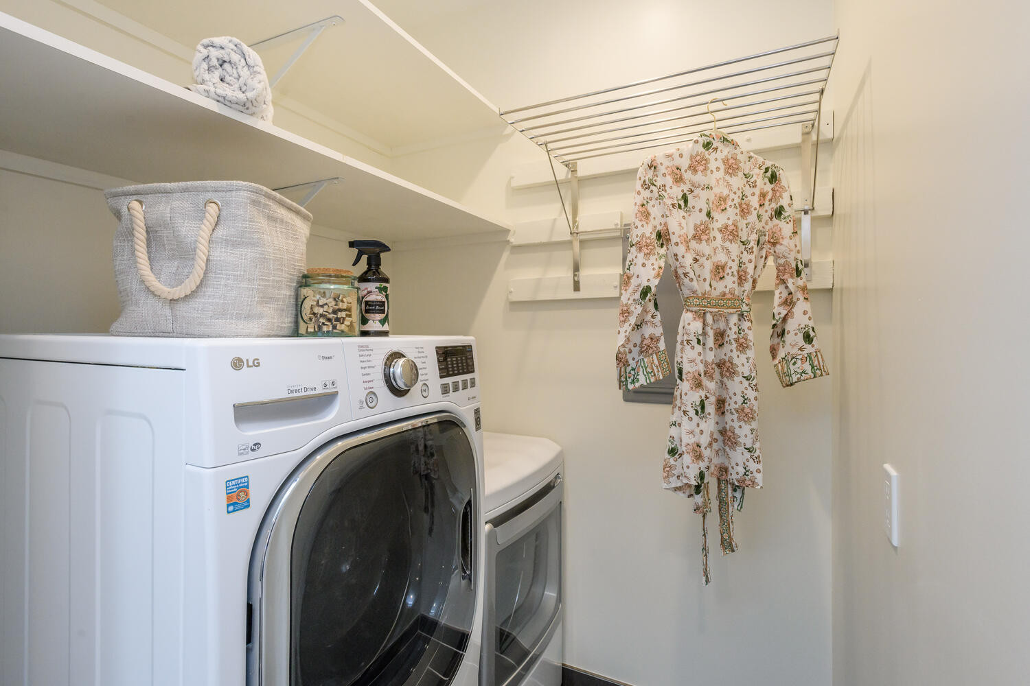 722 Crossway Road Washer and Dryer in Burlingame Terrace Area in Burlingame.