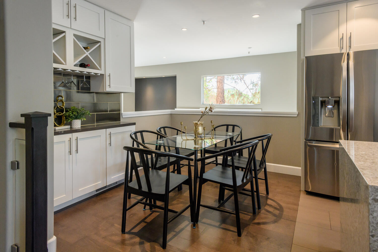 Dining Area in Lighthouse Cove area in Redwood Shores.