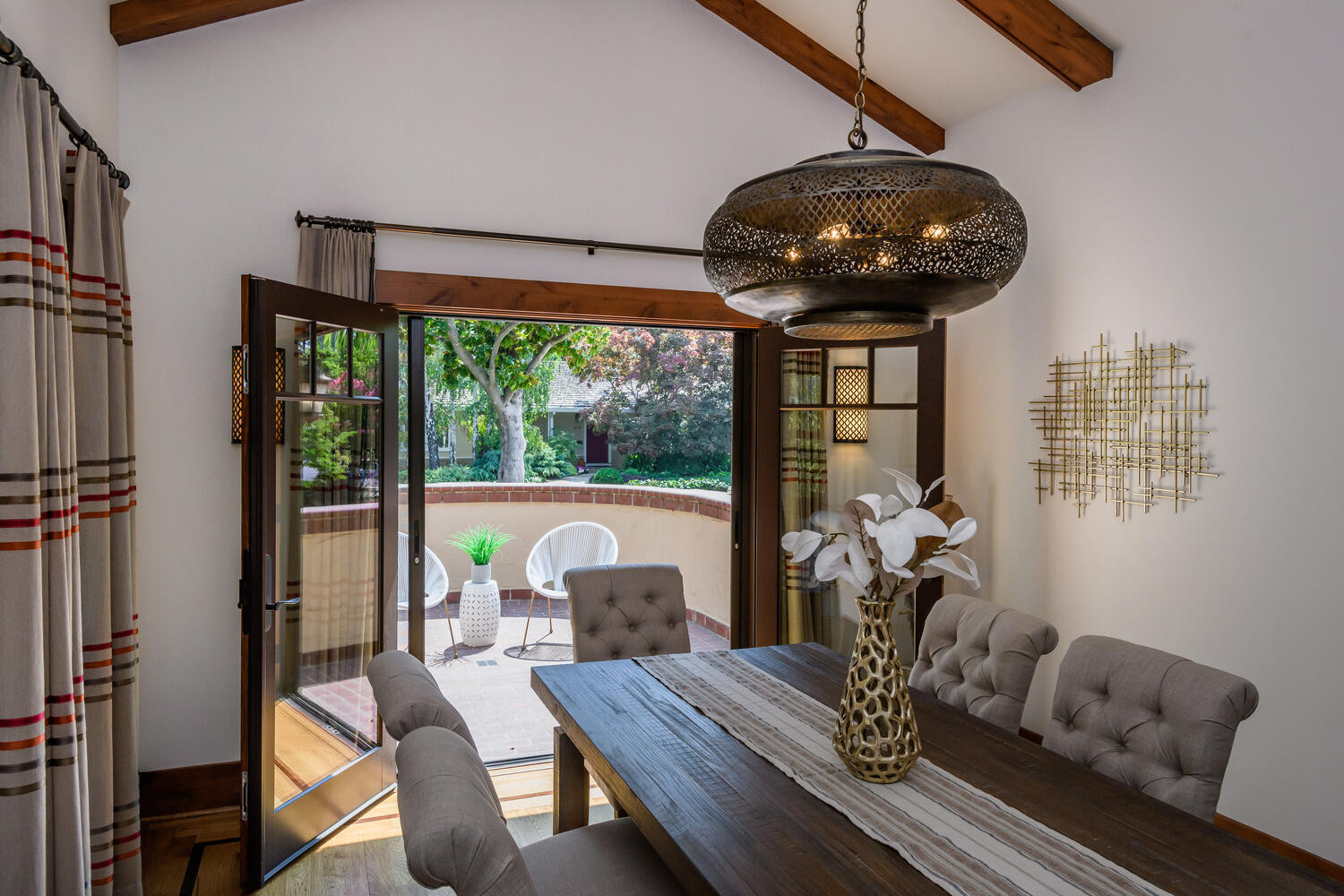 Large pendant light in Dining area in Highschool Acres area in Redwood City.